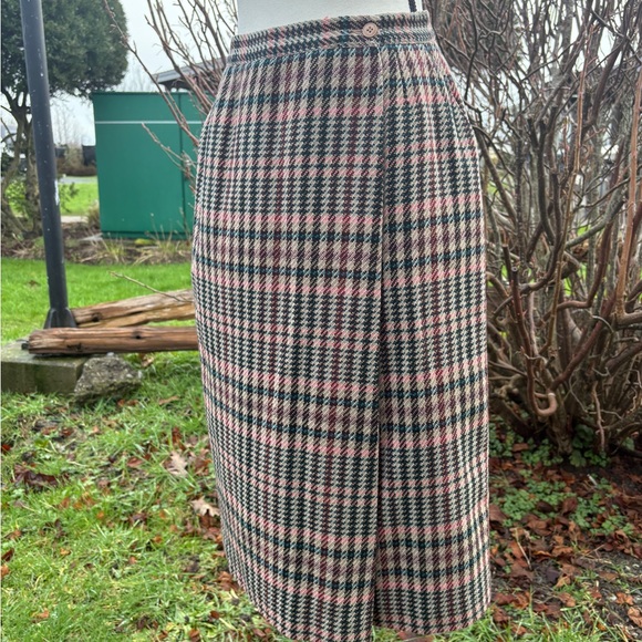 Giorgio Armani Plaid Wool Skirt Set - Picture 11 of 15